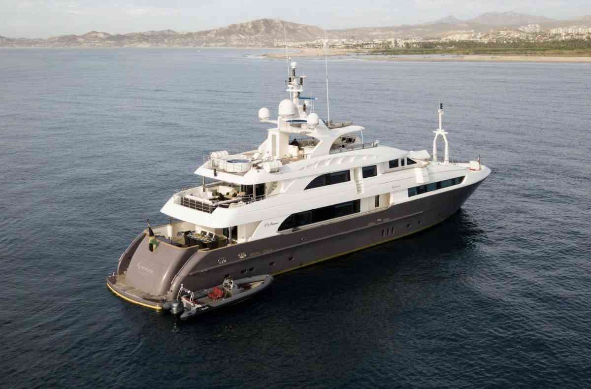 yacht komokwa