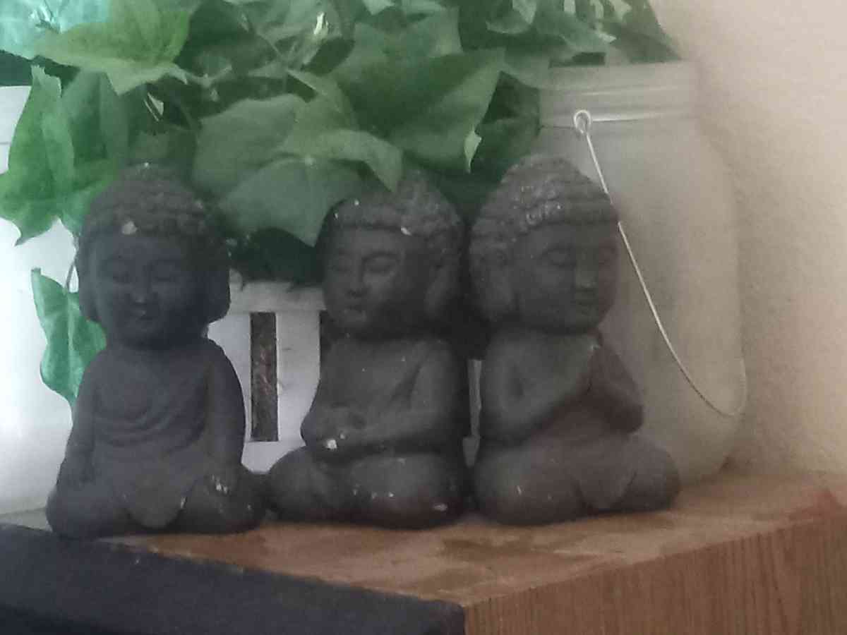 4 Buddah Statues