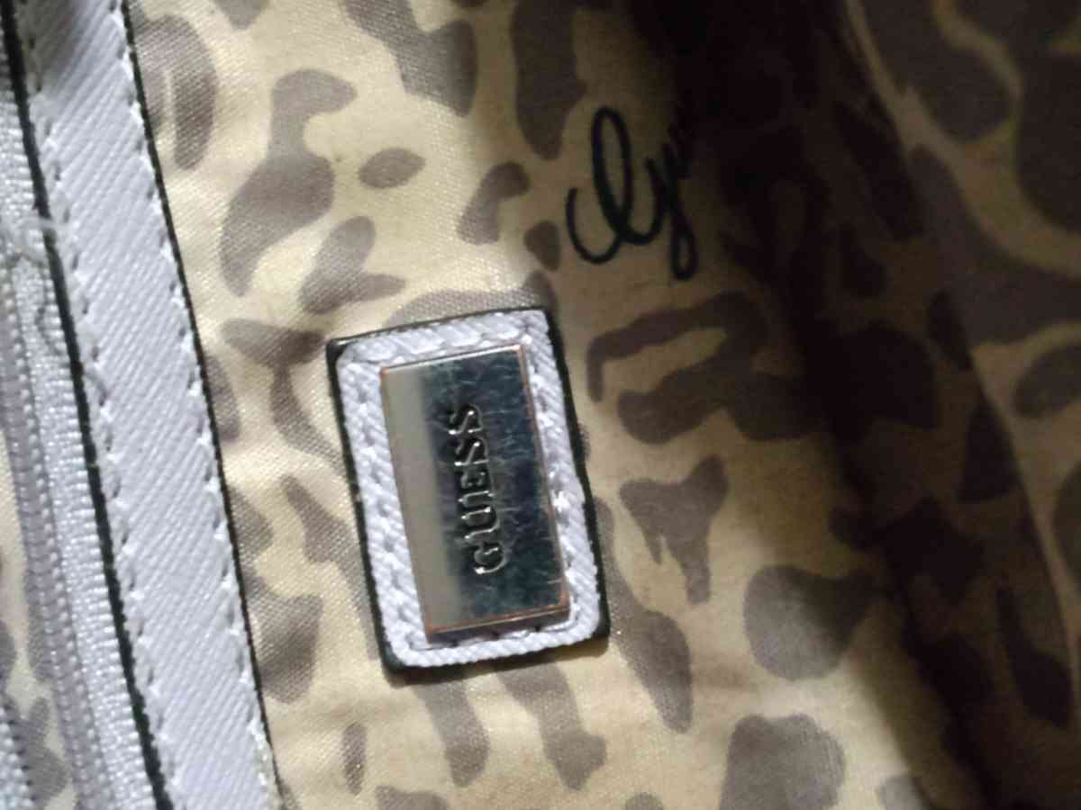 GUESS PURSE WITH SHOULDER STRAP
