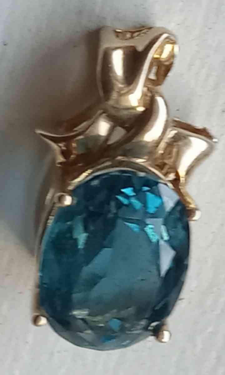 BLUE TOPAZ 14K GOLD PENDANT