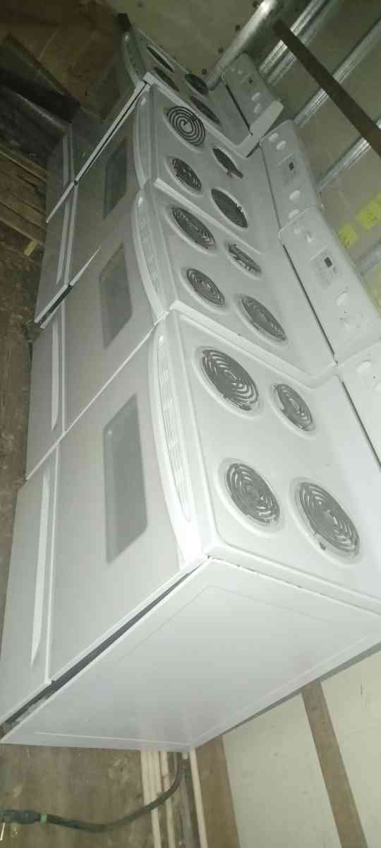 50 each Whirlpool Selfcleaning Stove Used As is 3 available