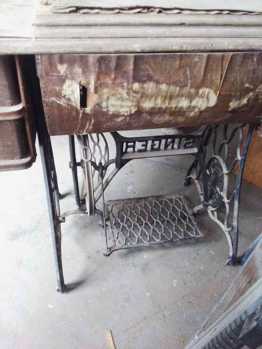 1920 singer sewing machine with treadle and table
