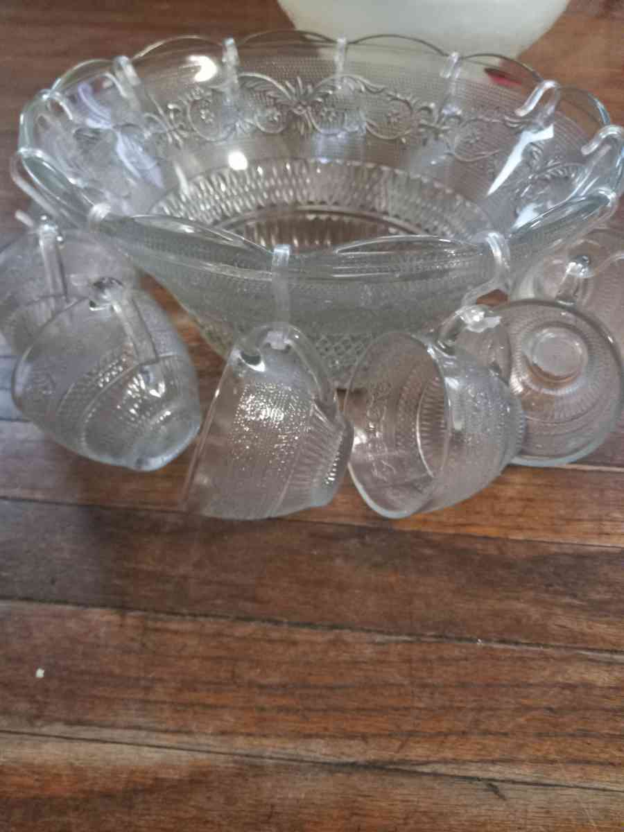 vintage 1960s glass punch bowl with 12 cups