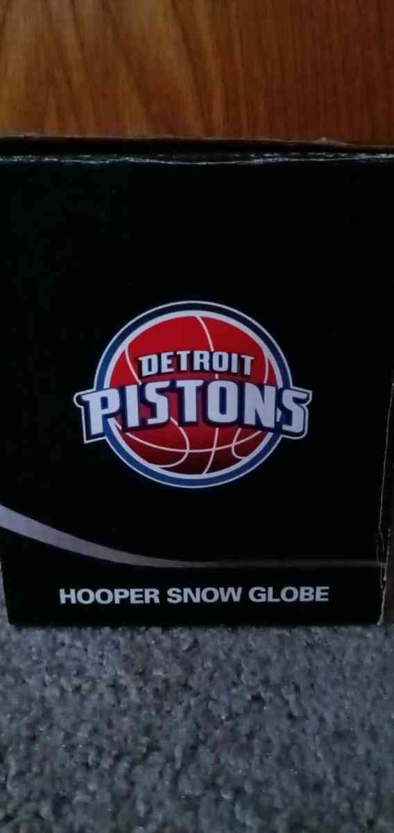 Detroit Pistons snow globe