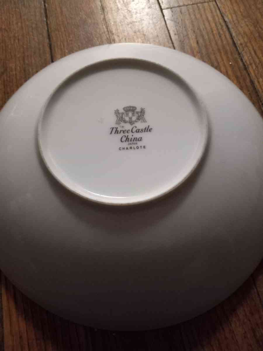 2 vintage vegetable bowls