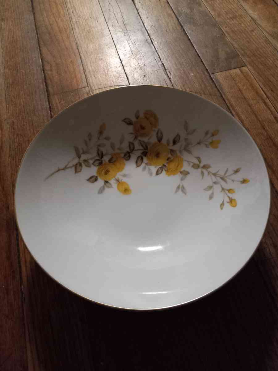 2 vintage vegetable bowls