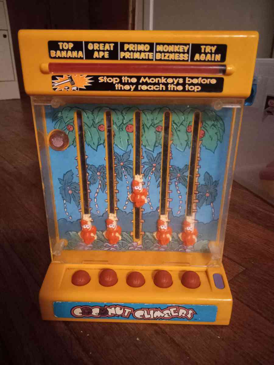 Vintage  1993 cocanut climbers arcade table top game