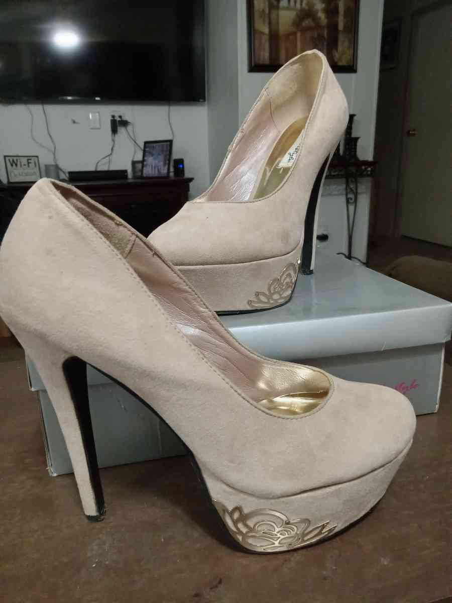 High Heel shoes