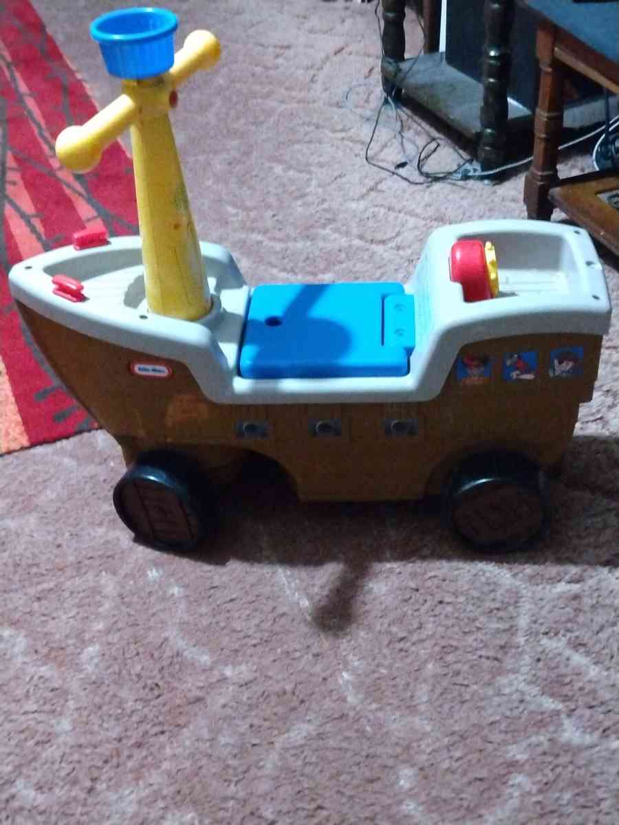 PIRATE SHIP KIDS RIDING TOY