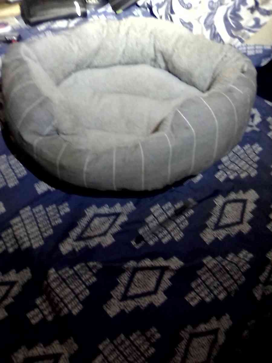 Plush dog bed