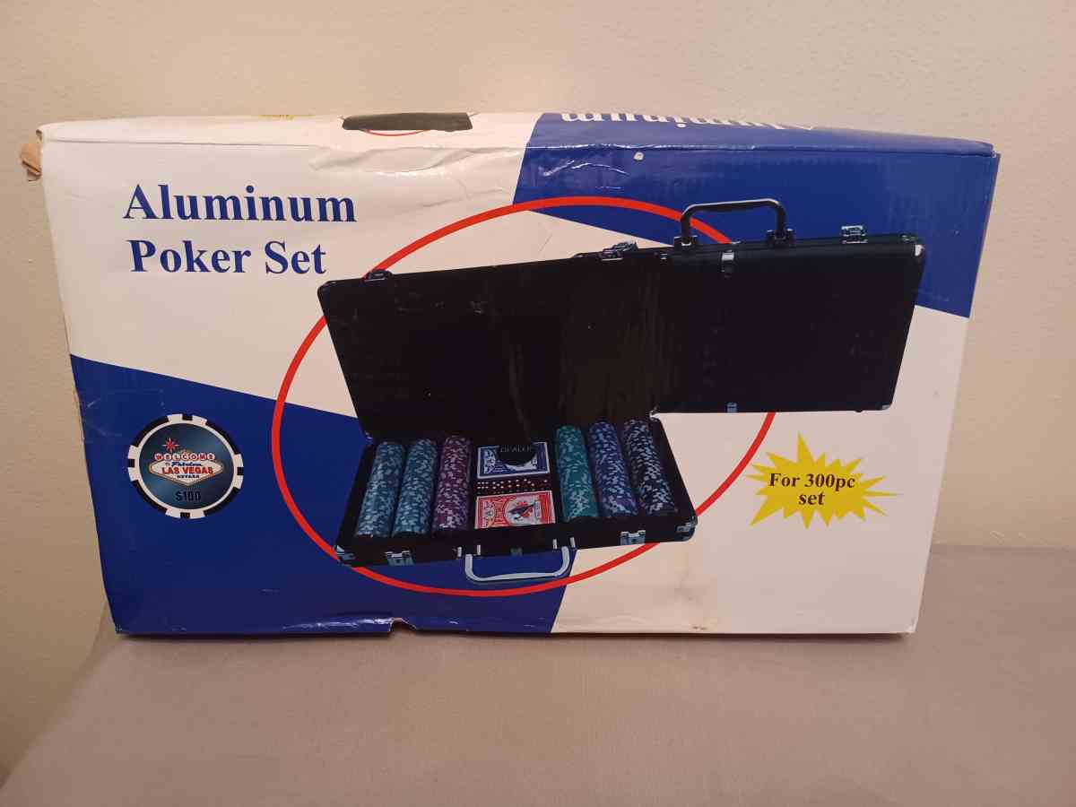 A 300 pc poker set with Carring case