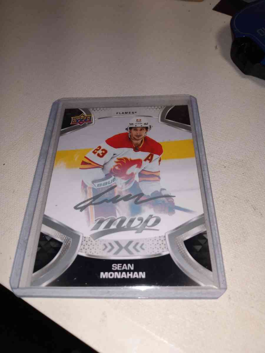 repeat after 2022 silver autograph Sean Monahan