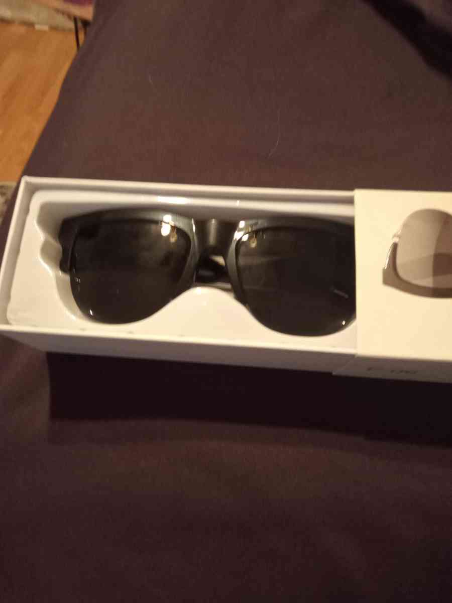 Bluetooth sunglasses