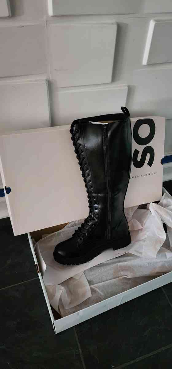 Black Tall Boots Size 9