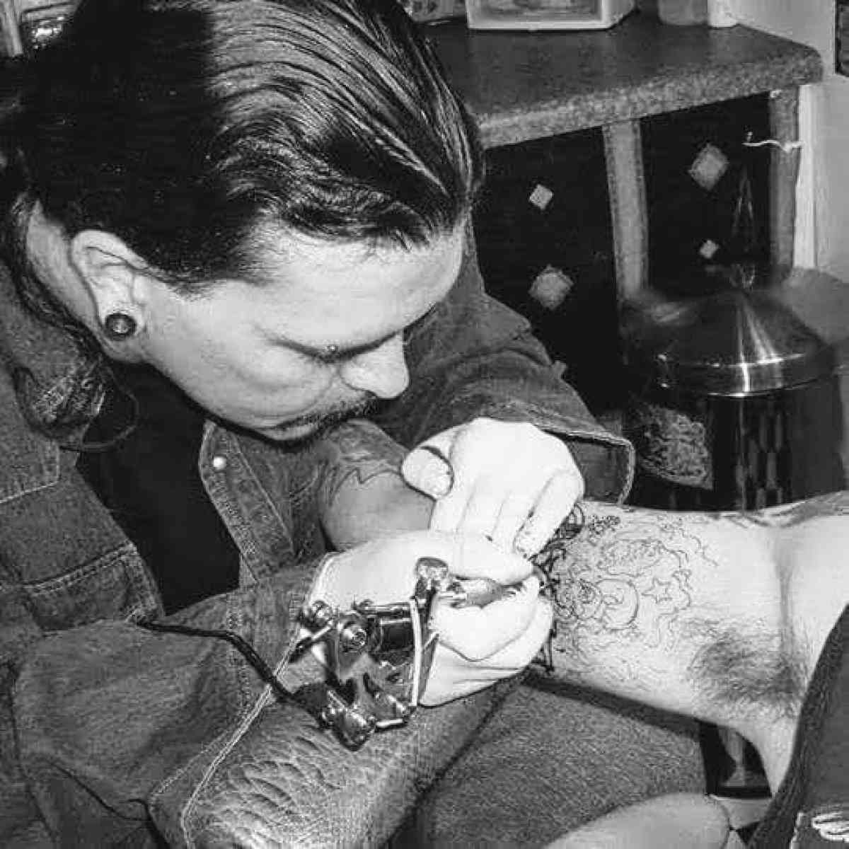 Tattooing and piercing courses and certificates after 3 mos