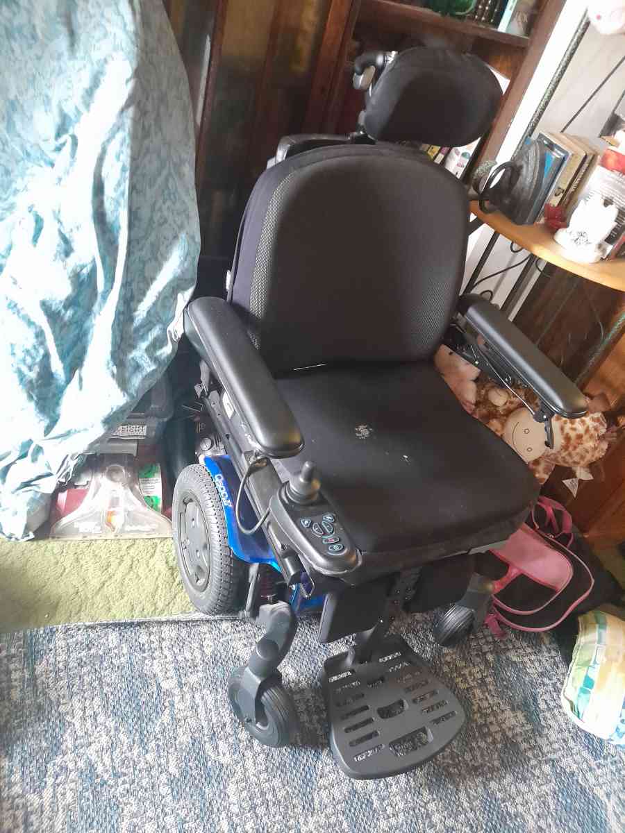 Q500  Quantum power mobilize wheelchair hubber round