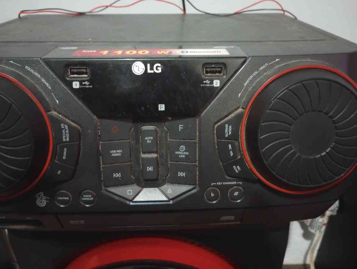 1100 wat Lg stereo system