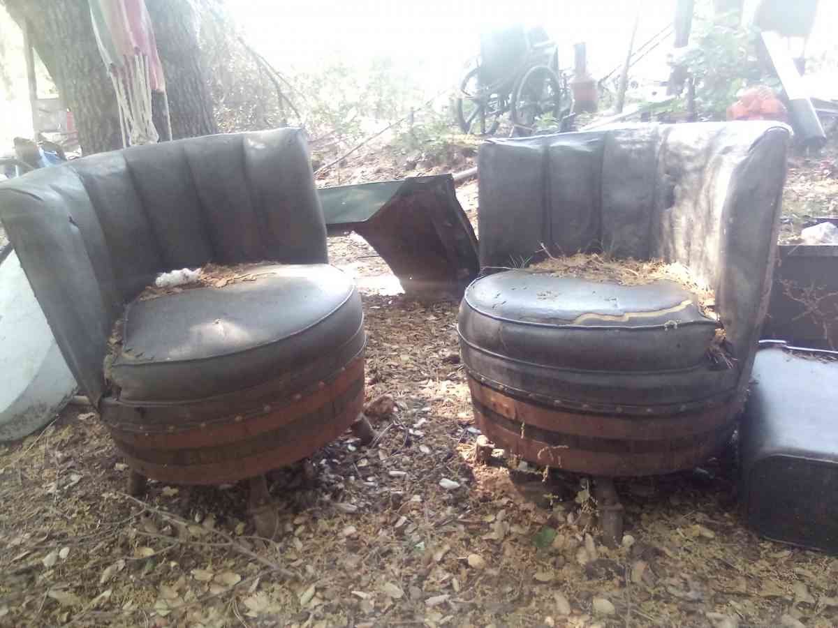 whiskey BARREL STYLE TABLE AND CHAIRS