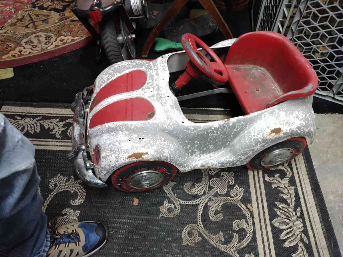 VW metal pedal car
