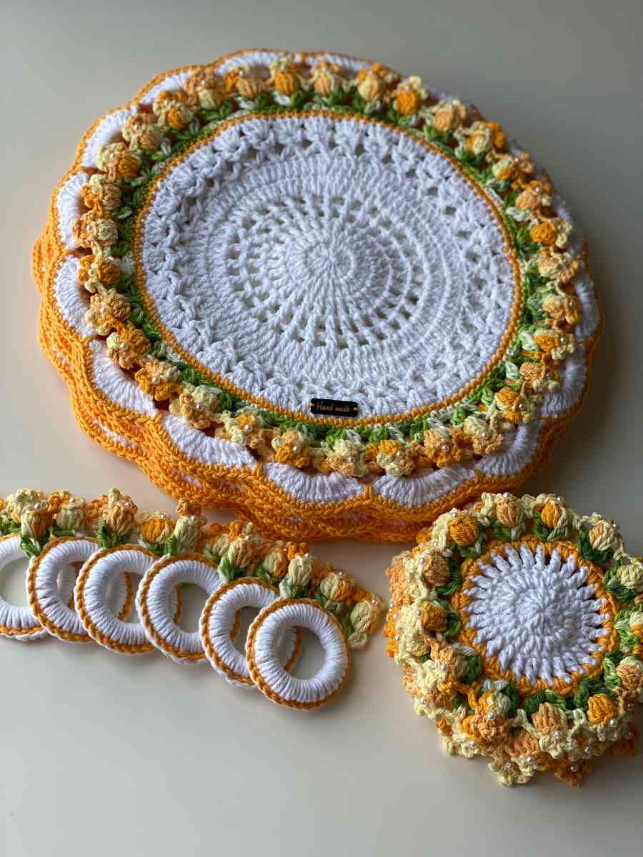 sousplat tulips in crochet 18 pieces for set table