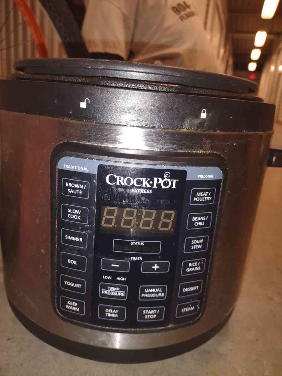 CrockPot MultiUse XL Programmable Slow Cooker Pressure