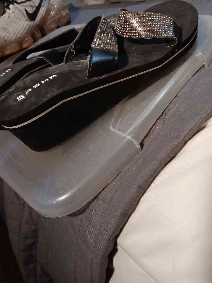 SASHA sandels size 8 in womens