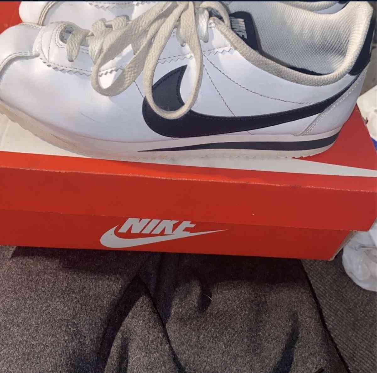 Size 7 and half used Nike Womens Classic Cortez Leathershoes