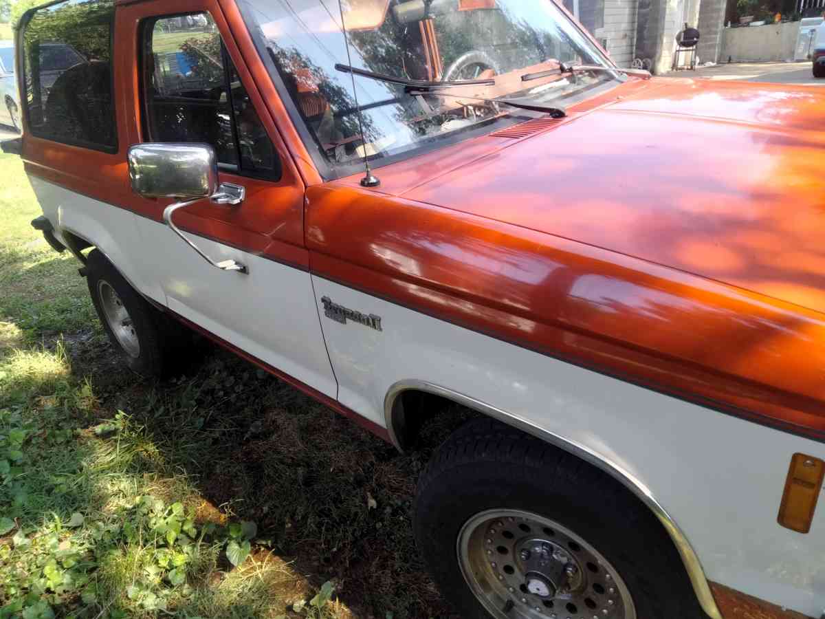 1987 Ford Bronco XLT V6 4WD