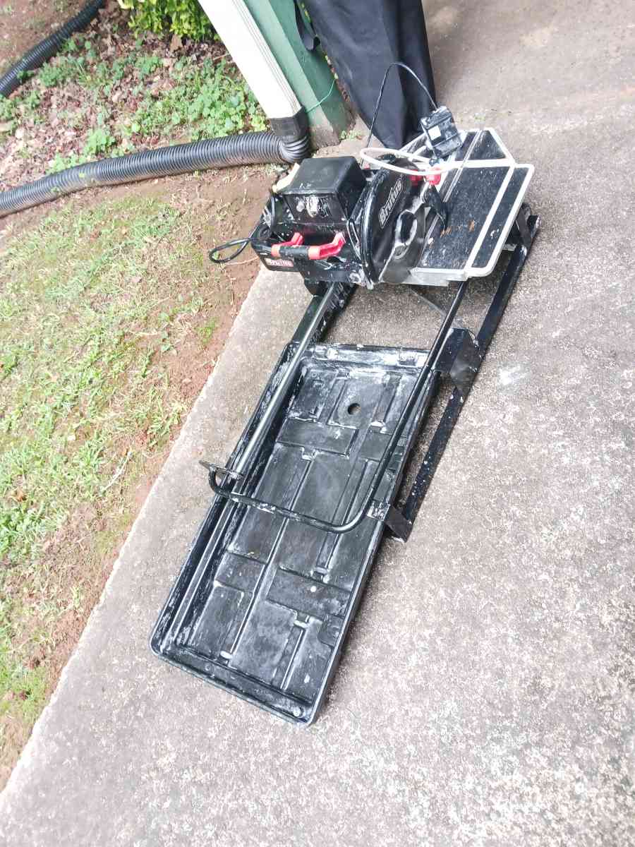 tile and wood saw with table