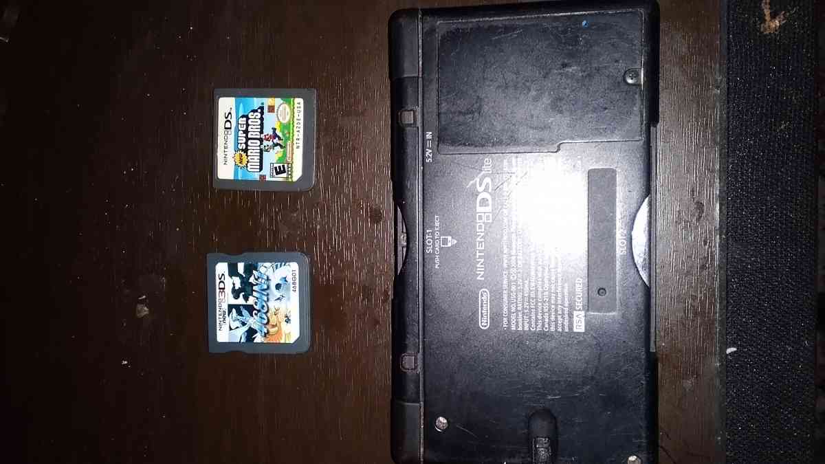 Gameboy ds with 2 games
