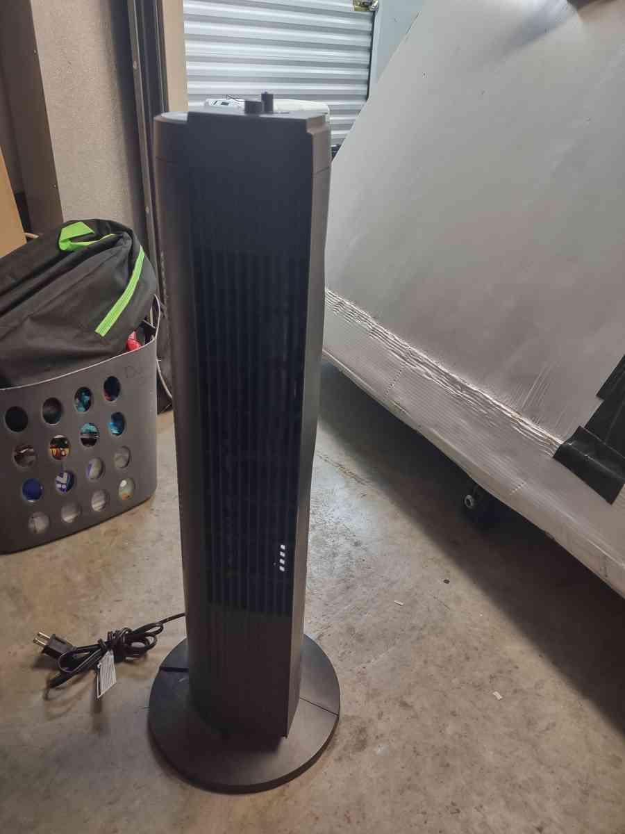 Mainstays 28 3Speed Oscillating Tower Fan FZ1019MB BlackNow