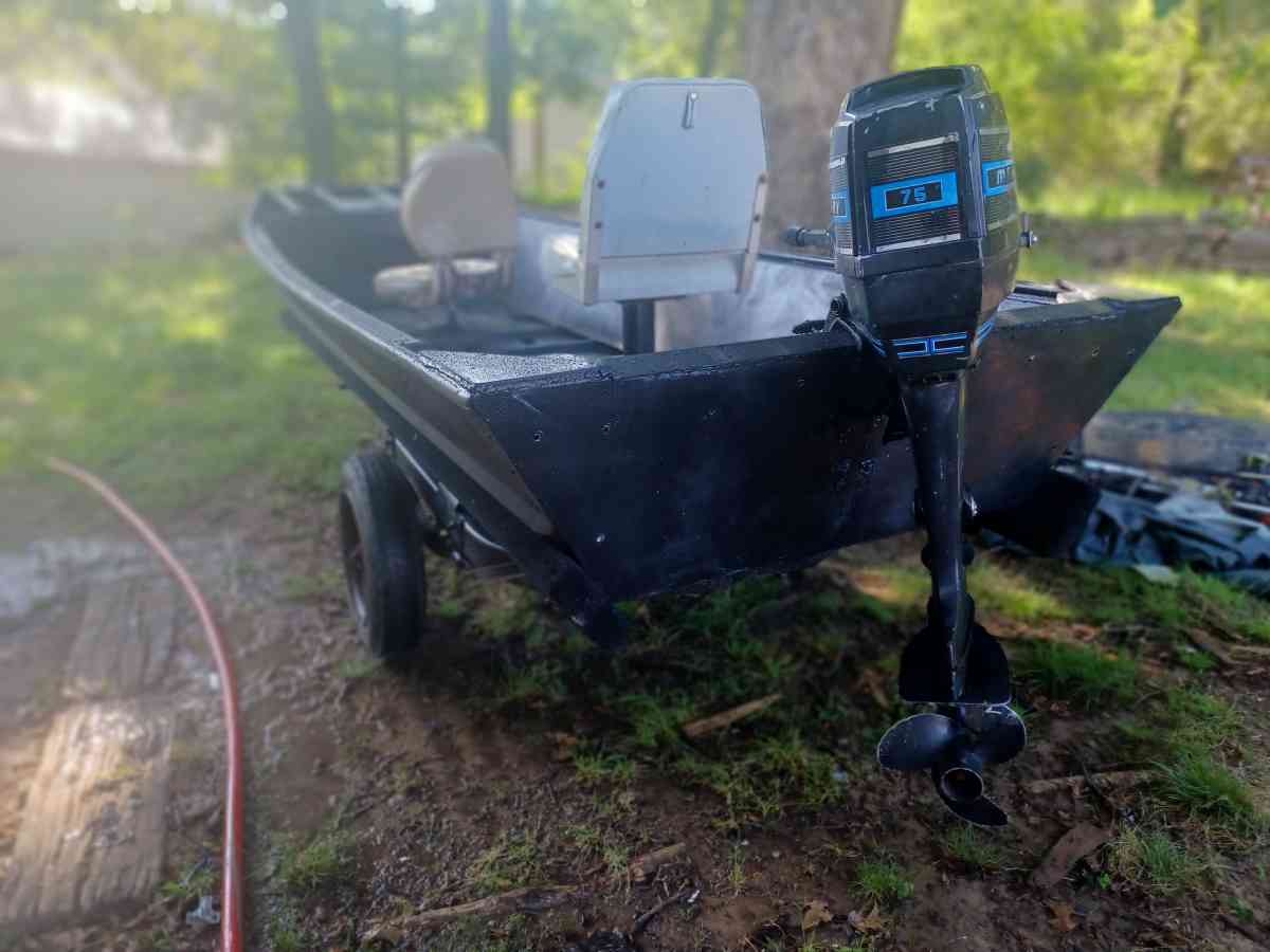 flatbottom boat 2 stroke