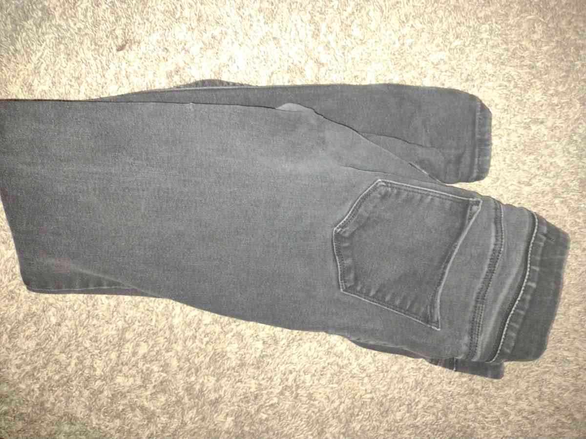 black plain jeans