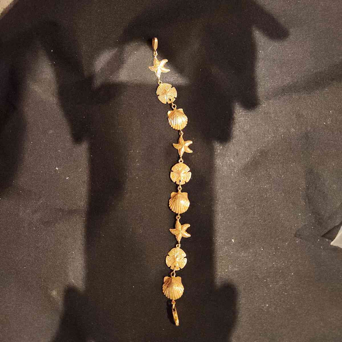 Sanddollar and Starfish Gold Bracelet