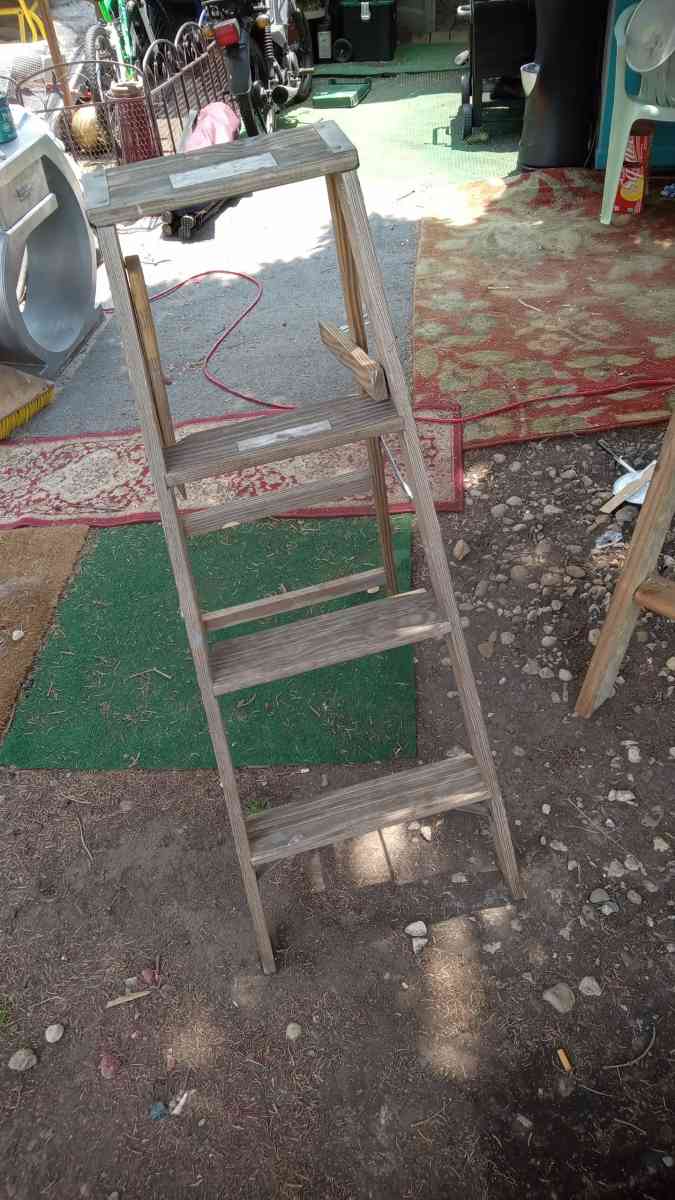3 Step Medium Size Wooden Ladder