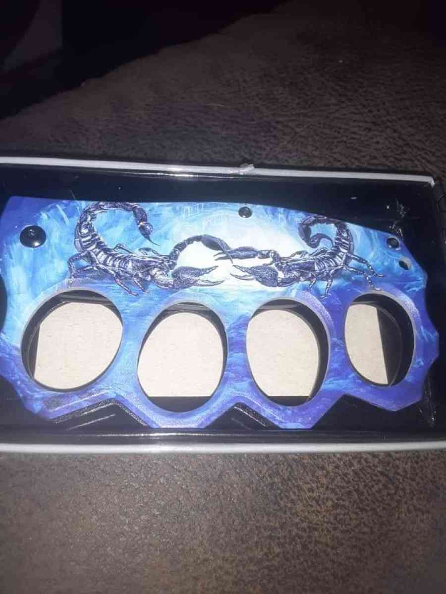 brand new scorpion knuckle knife