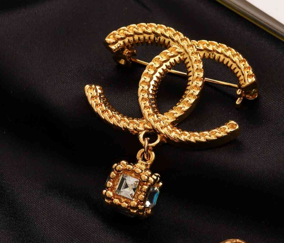 brooches pin cc
