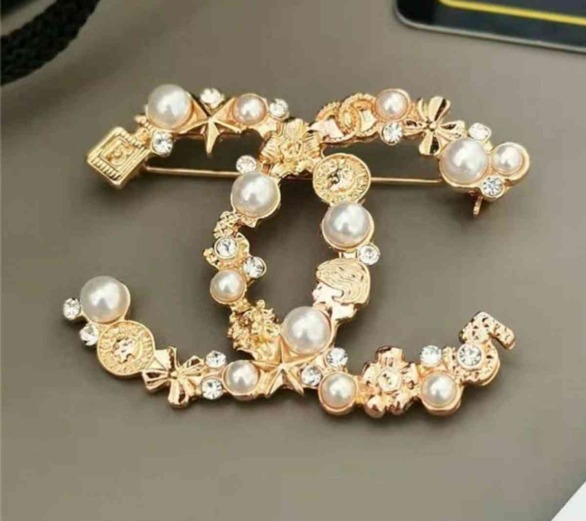 brooch cC pin