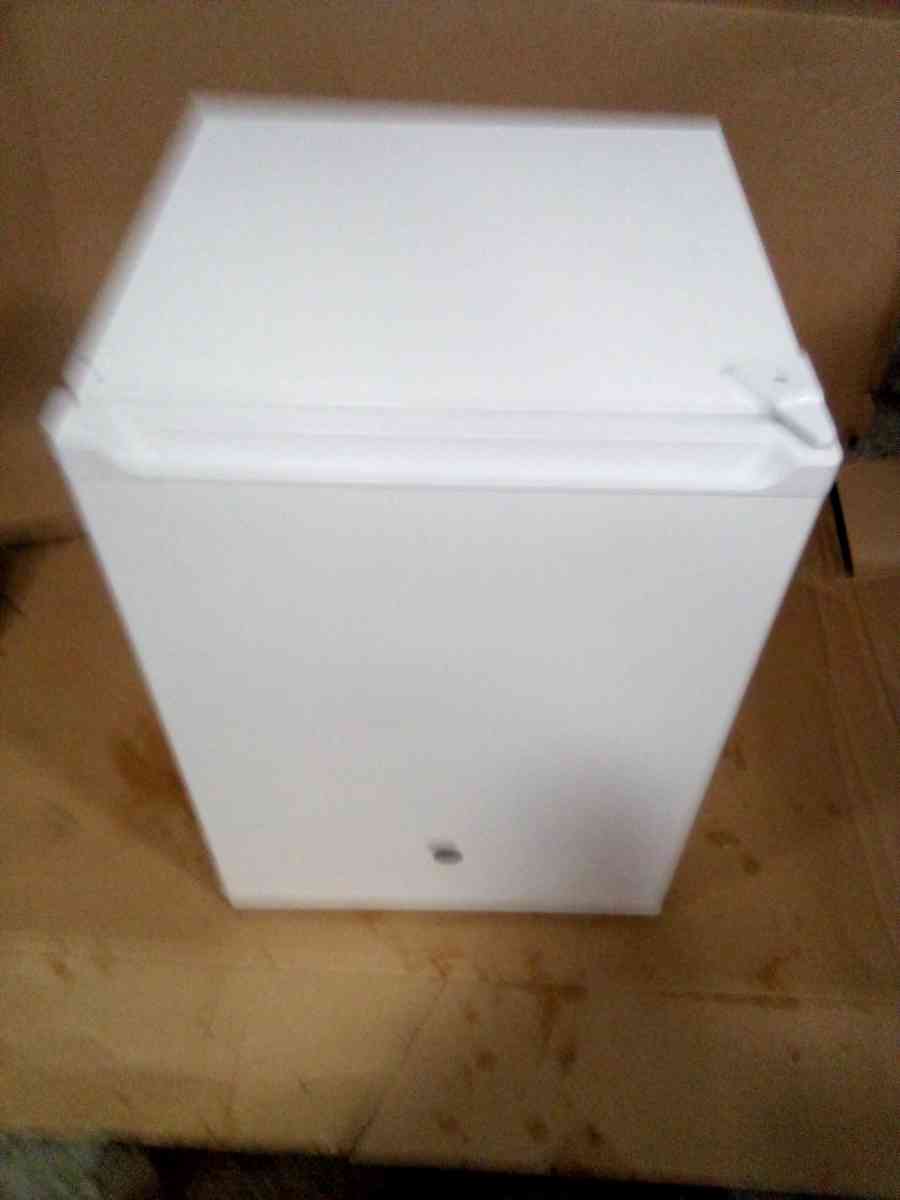 General Electric Deluxe Mini Fridge