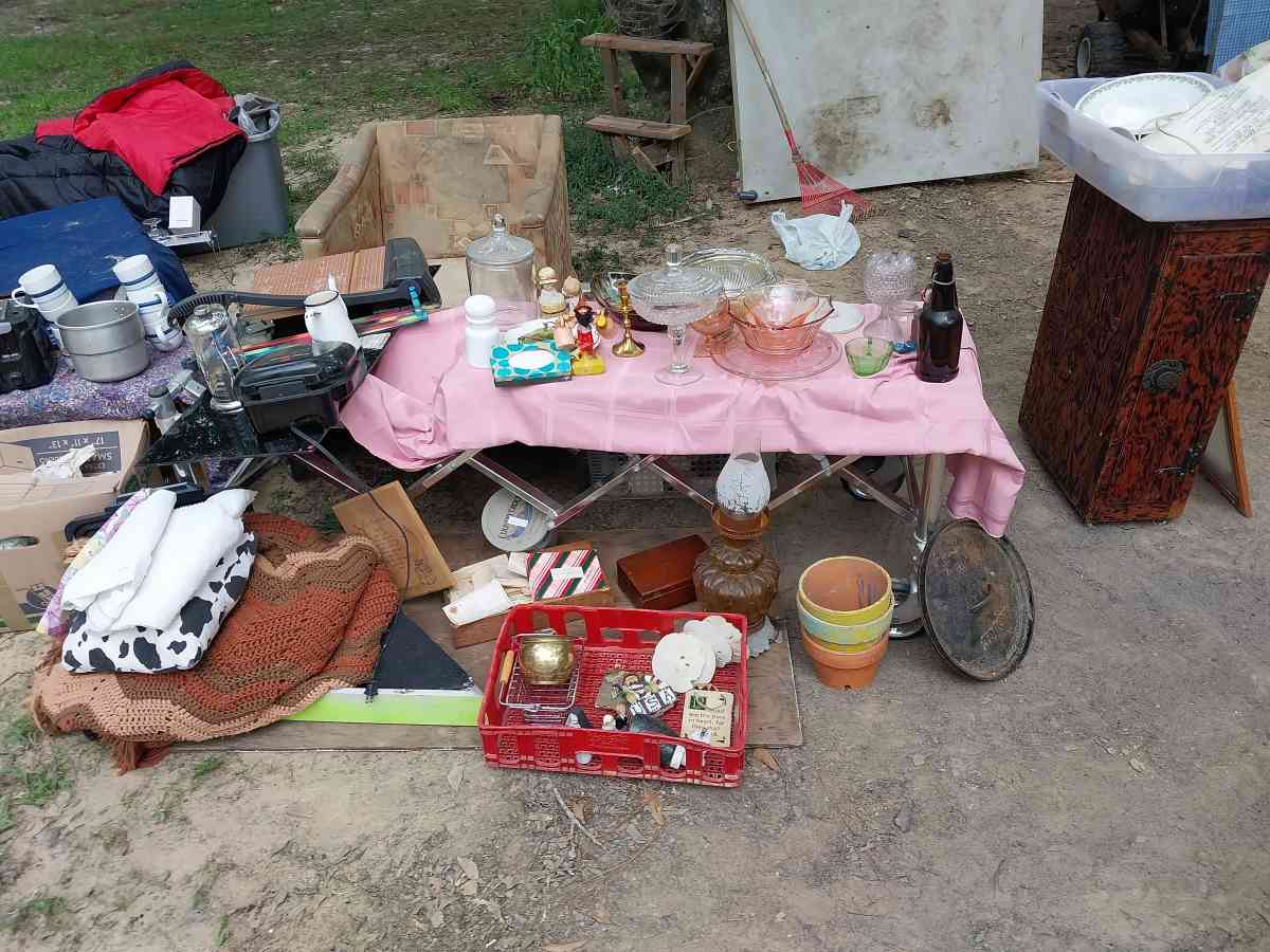 Extended Yard sale at 5620 N main st vidor june 6 thru 11