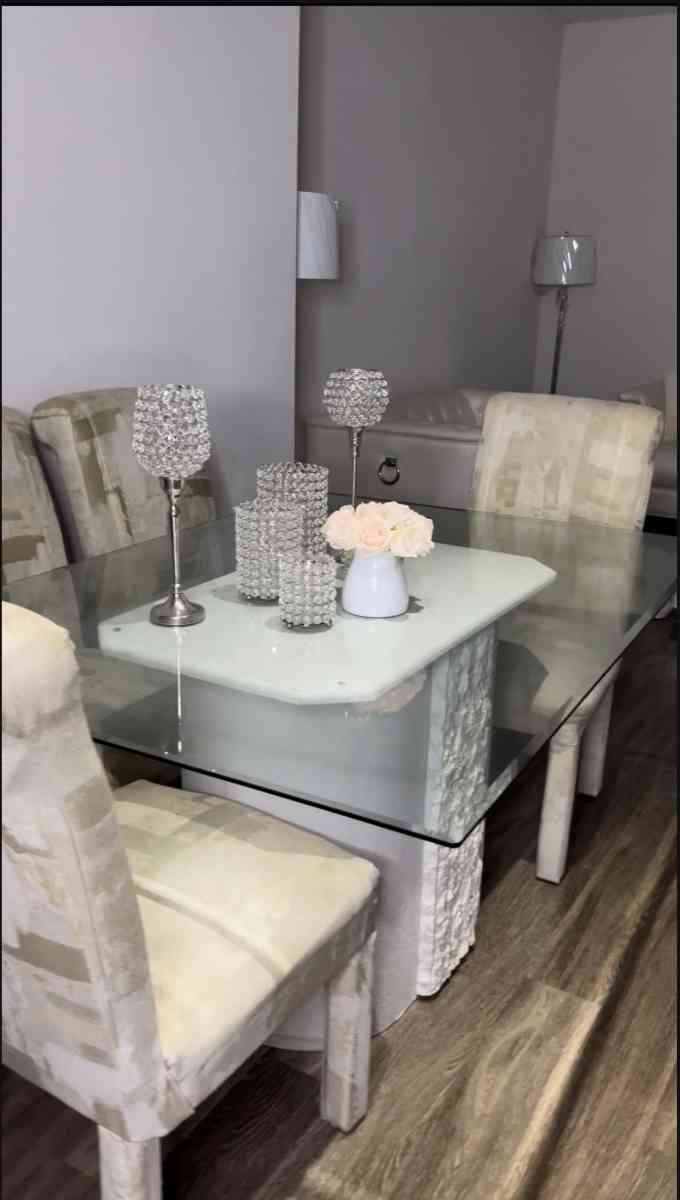 Kitchen Table Set Includes 4 Chairs