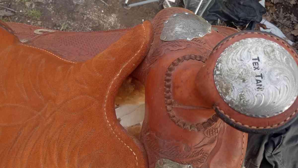 Its a Whiting saddle very good condition