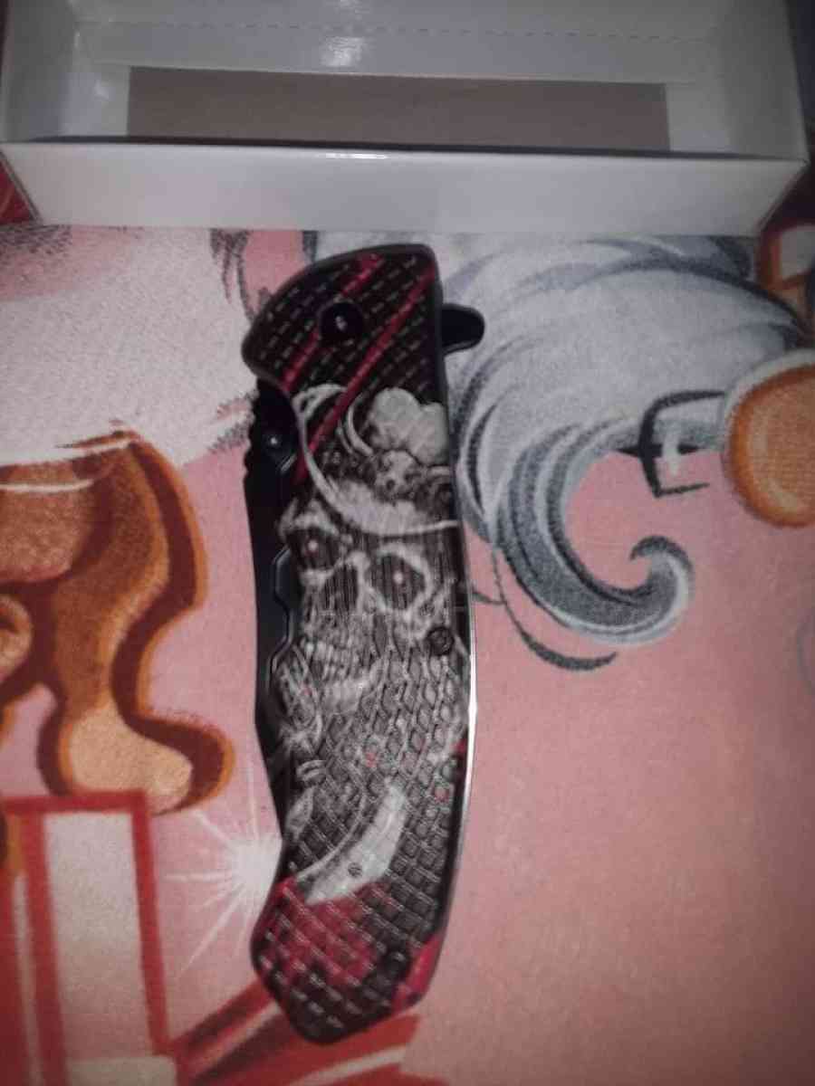 Brand New Cannabis Knuckle Knife