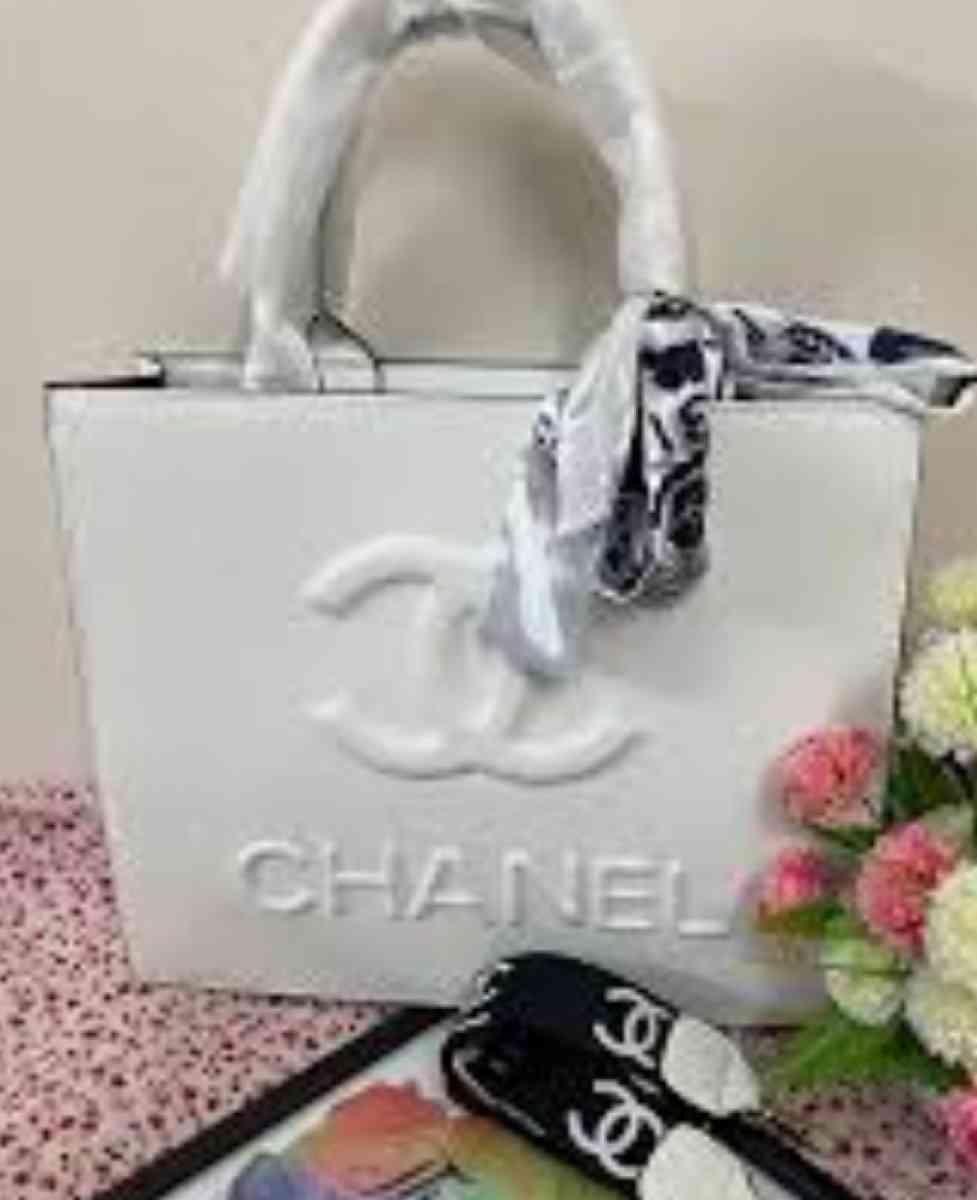 Classic Leather Faltering Chanel Hand Bag