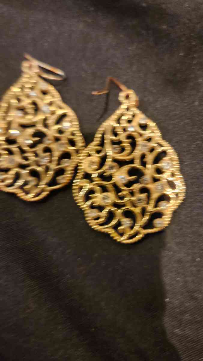 Faux diamonds and faux Gold earings