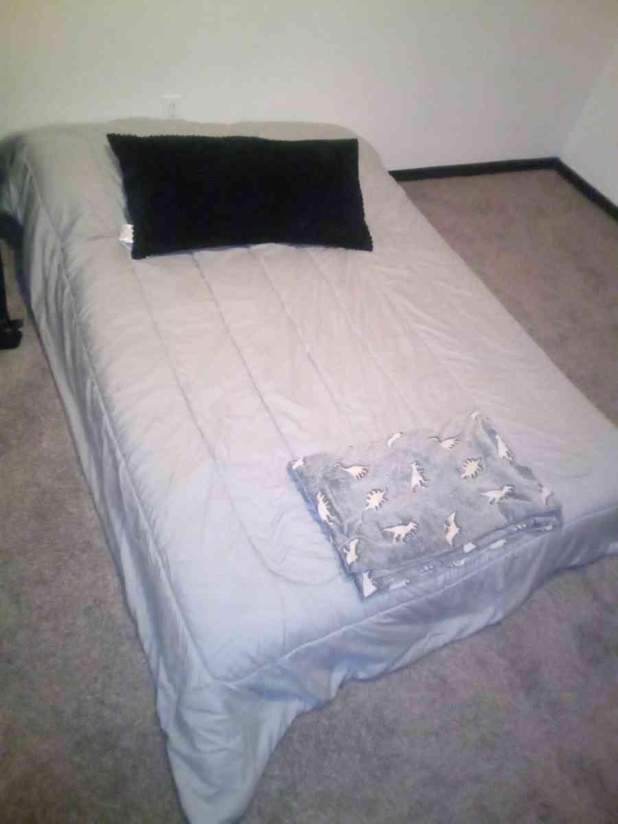 twin metal frame that folds up twin and full mattresses