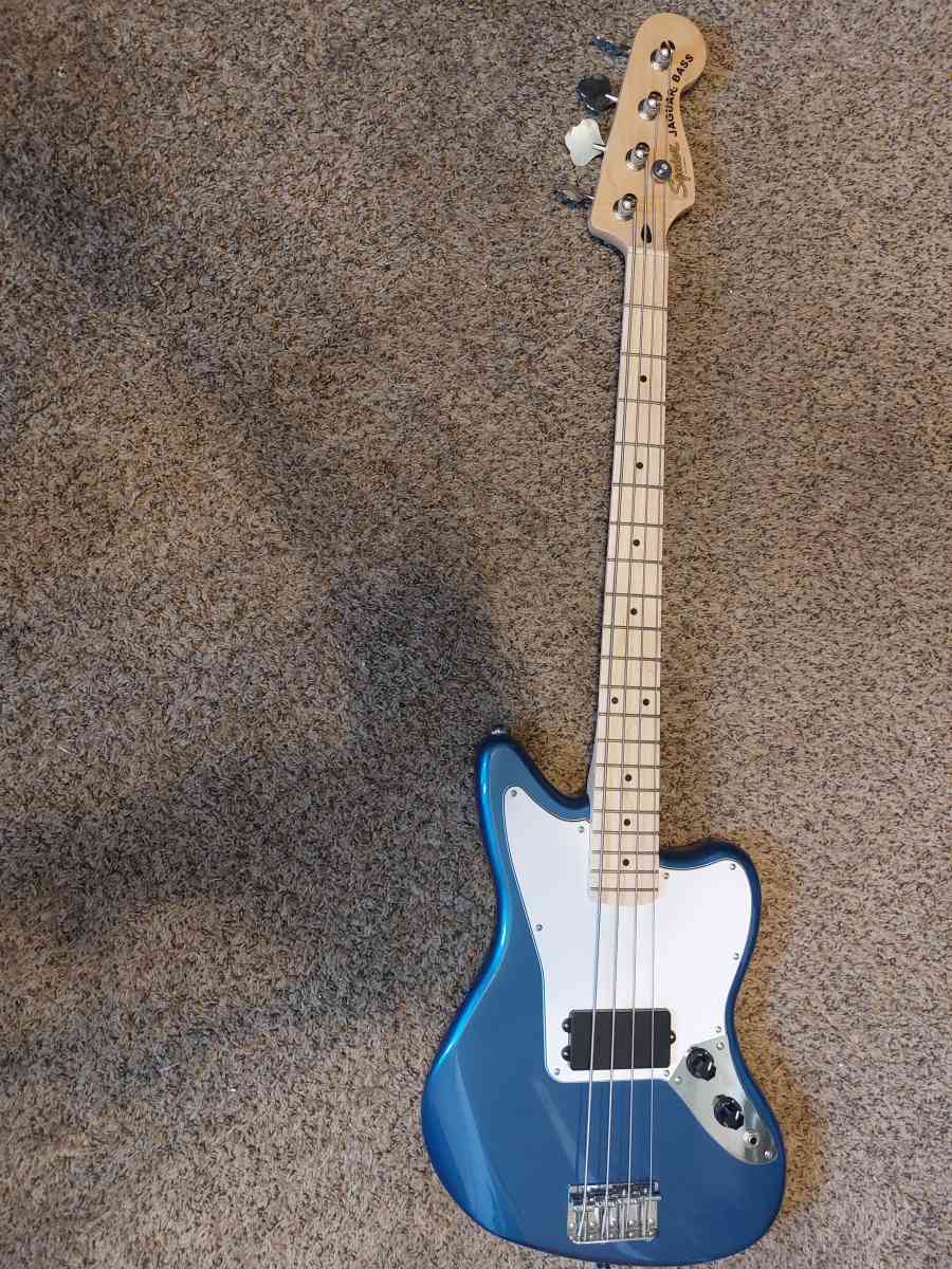fender bass guitar