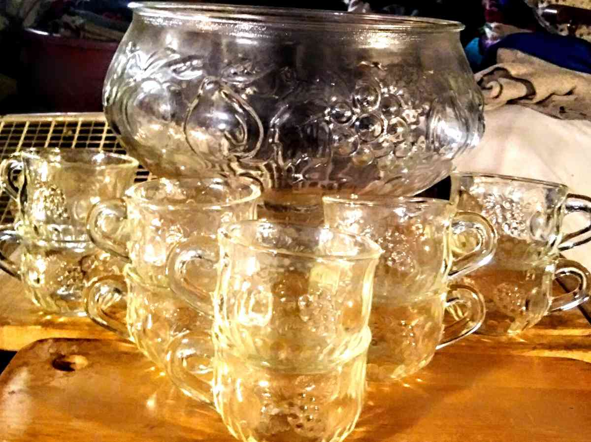 Punch Bowl  AND 8 CUPS