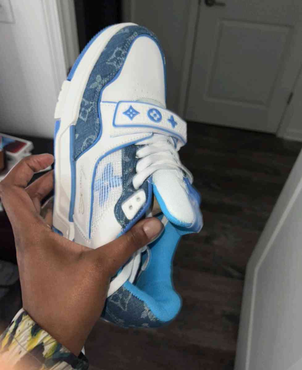 Highly Popular Designer Fashion Sneakers Virgil Trainers Vui