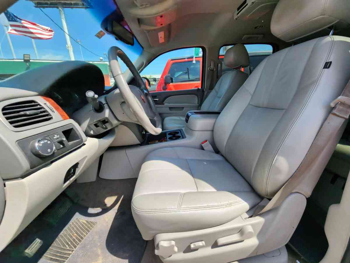 Chevrolet Suburban LTZ 2013